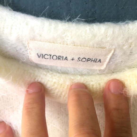 💋💋💋VICTORIA +SOPHIA FUZZY CROPPED TOP SIZE SMALL NWOT 💋💋💋 - Picture 2 of 6